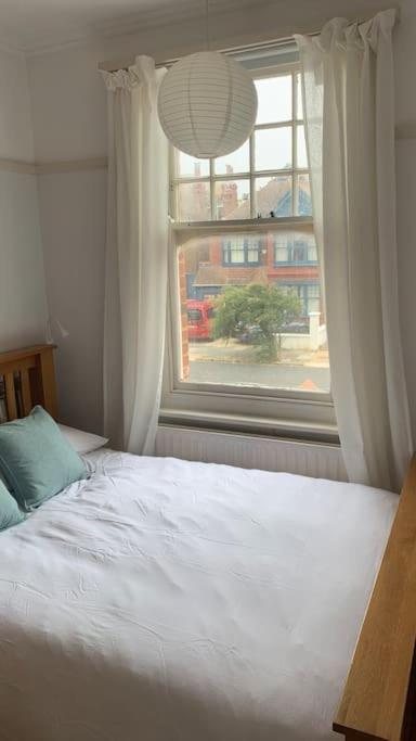 Lovely 4 Bedroom Home, Stones Throw From The Beach Brighton Exterior foto